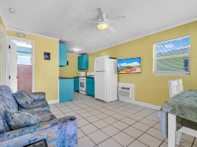 Land Cabin 9 Living Room