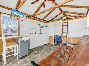 Aqua Lodge Grouper Living Room